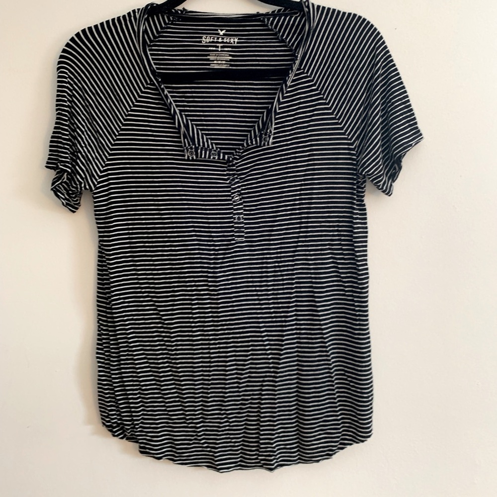American Eagle soft and sexy short sleeve Henley size medium never worn